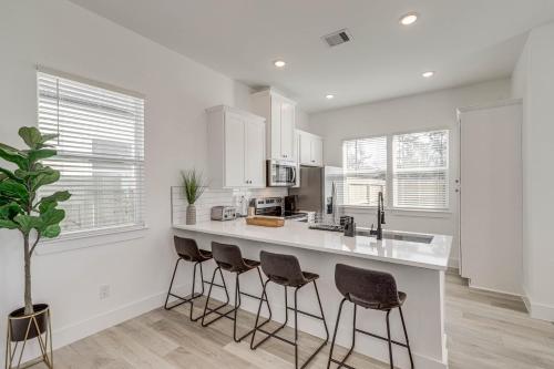 Modern Houston Vacation Rental, 8 Mi to Downtown! in Houston, USA