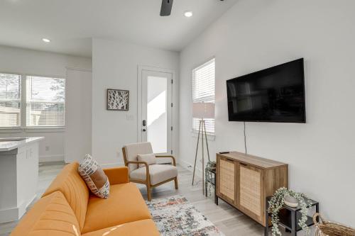Modern Houston Vacation Rental, 8 Mi to Downtown! in Houston, USA