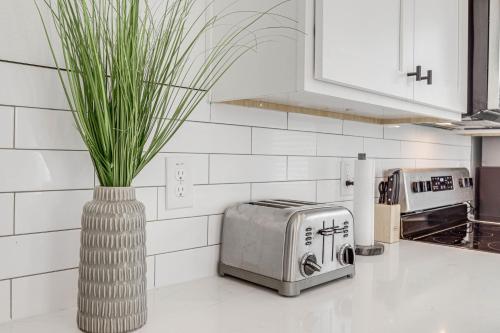 Modern Houston Vacation Rental, 8 Mi to Downtown! in Houston, USA