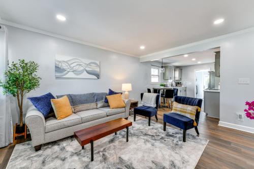 Newly Updated Home about 3 Mi to Downtown Charlotte! in Charlotte, USA