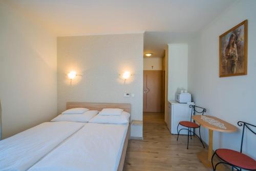 Jade Panzio – Balatonfoldvar, AZ