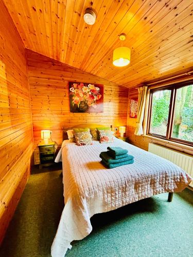 'Mallard' Secluded Rustic Lodge - Digital Detox Paradise