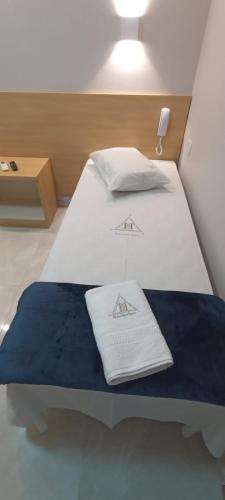 Twin Room image 10