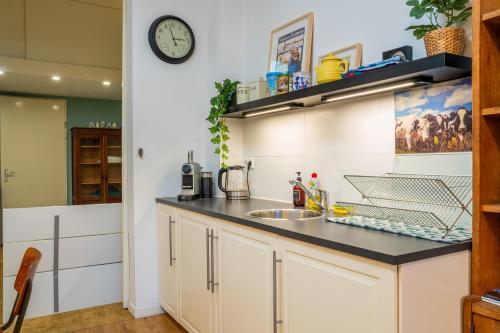 Fully fitted room - 15 min from central station, Amsterdam (photo 2)