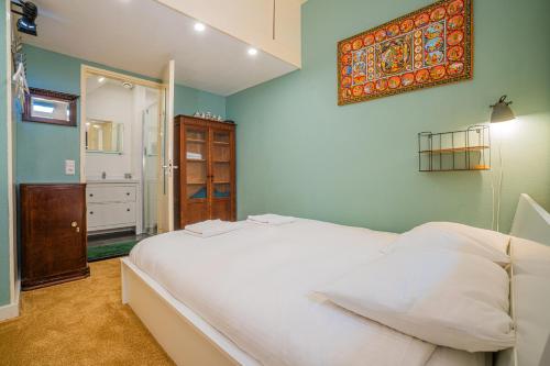 Fully fitted room - 15 min from central station, Amsterdam (photo 6)