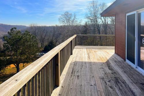 Hilltop Hideaway in Rogers, USA