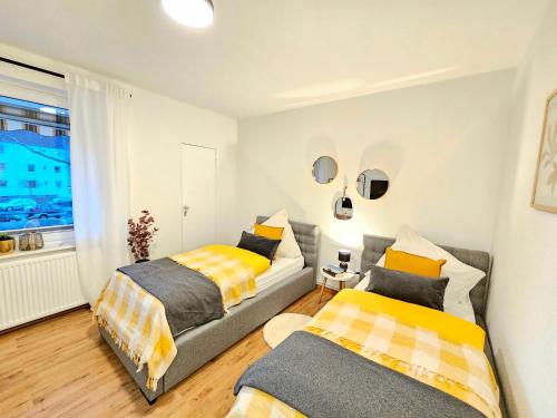 Fewo Honey, ganze Ferienwohnung mit 3 Schlafzimmern, Waschmaschine,Businesswohnung, Monteurzimmer