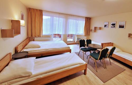 6 twin beds