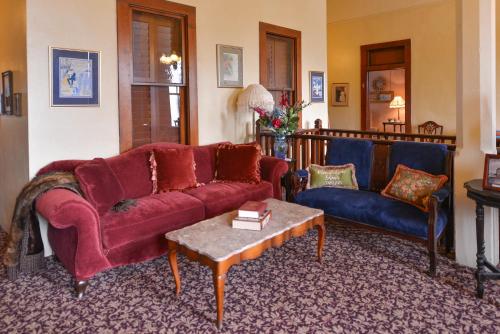 The Historic Nutt House Hotel