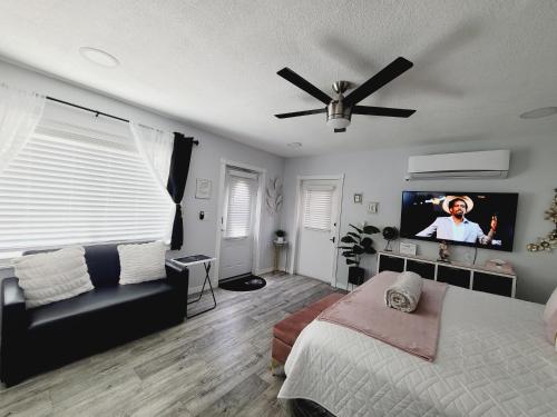 Modern Dream Rooms Suits - Private, parking, Wi-Fi, Netflix