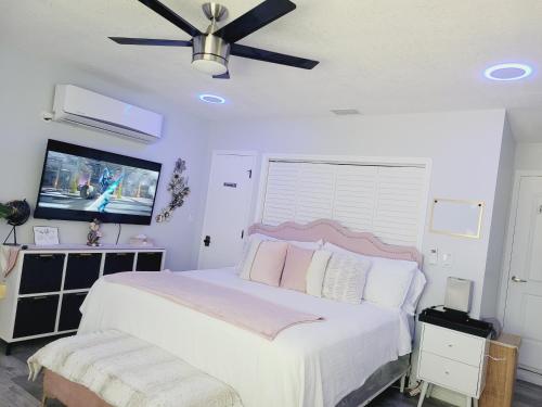 Modern Dream Rooms Suits - Private, parking, Wi-Fi, Netflix