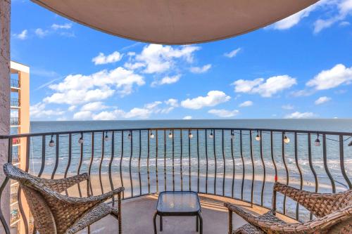15-th Floor Ocean Front Views at Palms Resort - 발코니/테라스