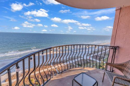 15-th Floor Ocean Front Views at Palms Resort - 발코니/테라스