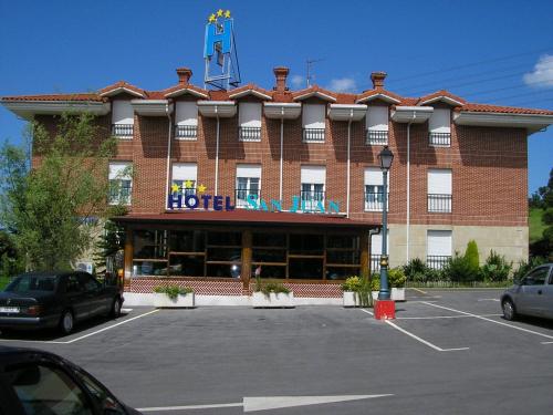 Hotel San Juan, Revilla de Camargo bei Puente Arce