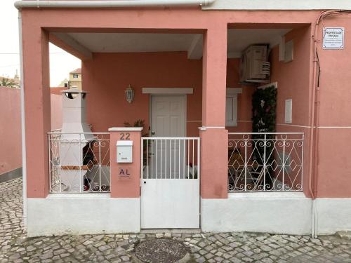 Maria Trafaria House in ตราฟาเรีย