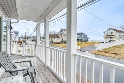 Bright Milford Beach House with Outdoor Shower