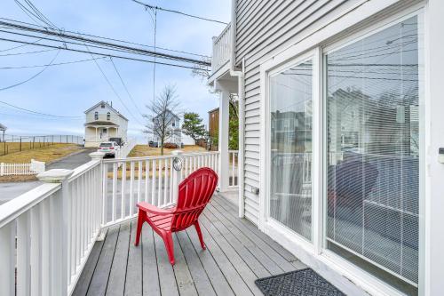 Bright Milford Beach House with Outdoor Shower