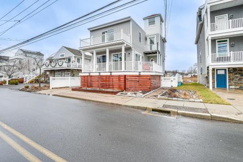 Bright Milford Beach House with Outdoor Shower