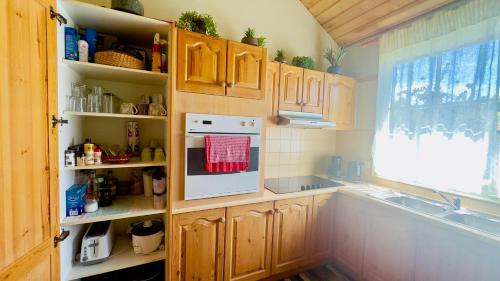 virtuve, The Garden Cottage in Tawonga