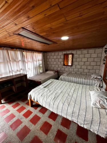 1 double bed, 4 twin beds