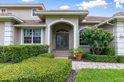 Updated and Luxurious 5BR Waterfront Oasis on Marco Island Updated and Luxurious 5BR Waterfront Oasis on Marco Island