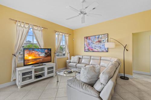 Updated and Luxurious 5BR Waterfront Oasis on Marco Island Updated and Luxurious 5BR Waterfront Oasis on Marco Island