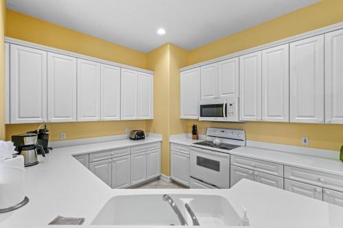 Updated and Luxurious 5BR Waterfront Oasis on Marco Island Updated and Luxurious 5BR Waterfront Oasis on Marco Island