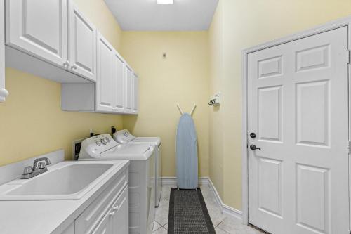 Updated and Luxurious 5BR Waterfront Oasis on Marco Island Updated and Luxurious 5BR Waterfront Oasis on Marco Island