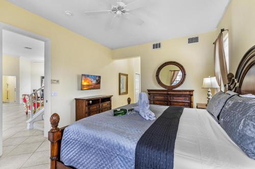 Updated and Luxurious 5BR Waterfront Oasis on Marco Island Updated and Luxurious 5BR Waterfront Oasis on Marco Island