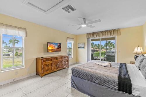 Updated and Luxurious 5BR Waterfront Oasis on Marco Island Updated and Luxurious 5BR Waterfront Oasis on Marco Island
