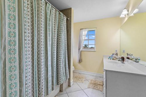 Updated and Luxurious 5BR Waterfront Oasis on Marco Island Updated and Luxurious 5BR Waterfront Oasis on Marco Island