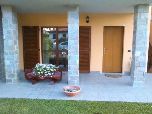 Appartamento con terrazza e giardino in Val d'Intelvi - Apartment - Lanzo dʼIntelvi