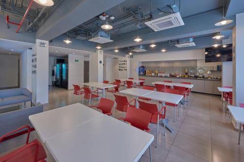 Food and beverages, City Express Junior by Marriott Guadalajara Periférico Sur in Guadalajara