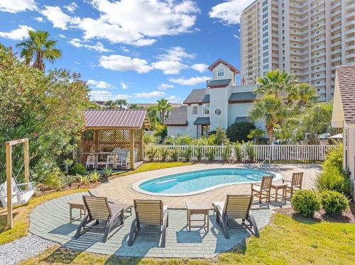 4 Br - 3 Ba Private Pool Putting Green