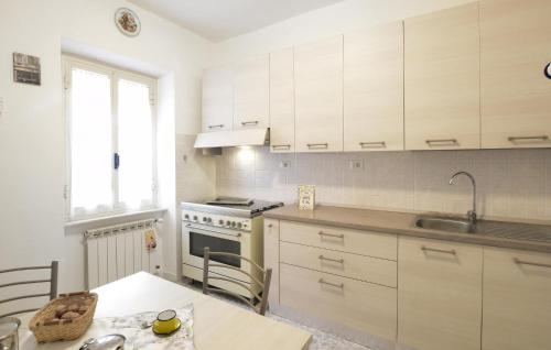 2 Bedroom Pet Friendly Apartment In Farnese