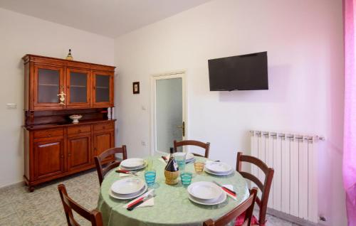 2 Bedroom Pet Friendly Apartment In Farnese