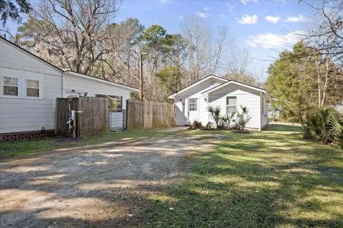 Summertime Home For 8, Fast Ev ChargerPets Fenced Yard