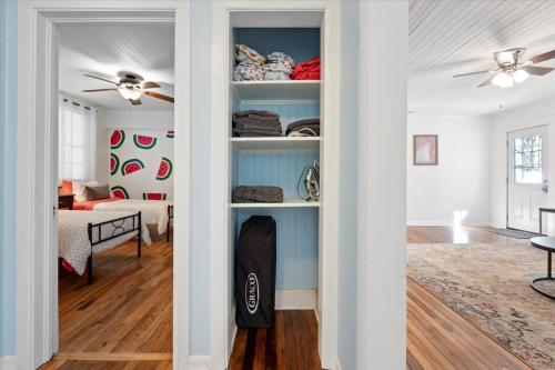 Summertime Home For 8, Fast Ev ChargerPets Fenced Yard