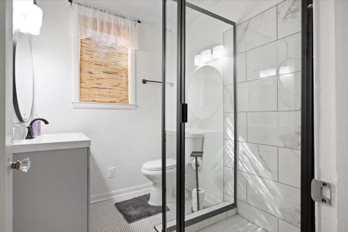 Summertime Home For 8, Fast Ev ChargerPets Fenced Yard