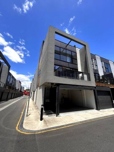 Four-Bedroom Town House in Port Melbourne