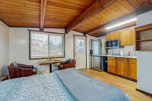 Blake's Skagit Resort, Cabin 5