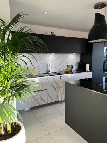 Warm apartment + private free park. in Vetraz-Monthoux (Rhone-Alpes)
