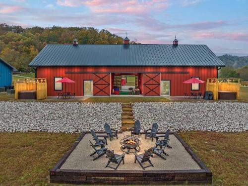 New Barndo/Private River Access/ 2 Private Hot Tub, Clark, Kentucky