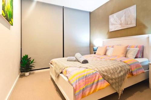Luxury apartment in Mel east with special kids bed