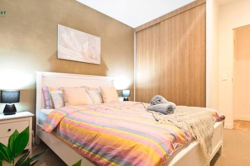 Luxury apartment in Mel east with special kids bed