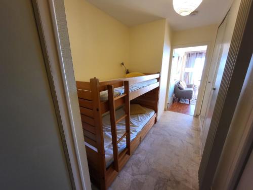 Apartment (4 Adults) image 10
