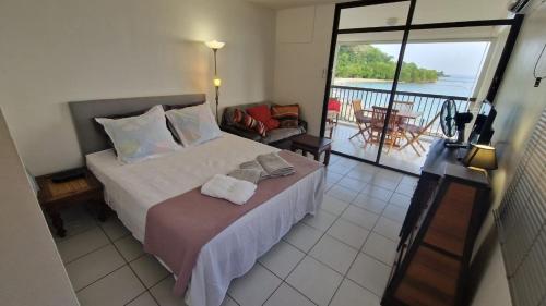 Bas du Fort - Magnifique vue mer - Pieds dans l'eau - Citerne d'eau - Bord de plage in Baimbridge