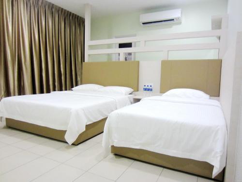 1 queen bed, 1 twin bed