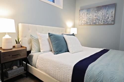 Queen Suite 20 Min from YEG Airport with Disney+, Edmonton, Alberta
