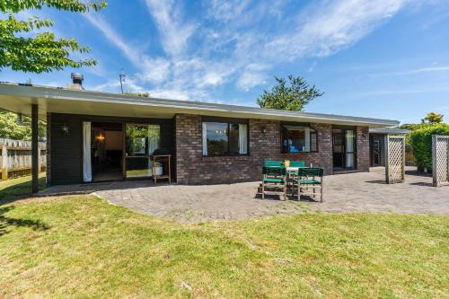 Lakeside Serenity - Taupo Holiday Home